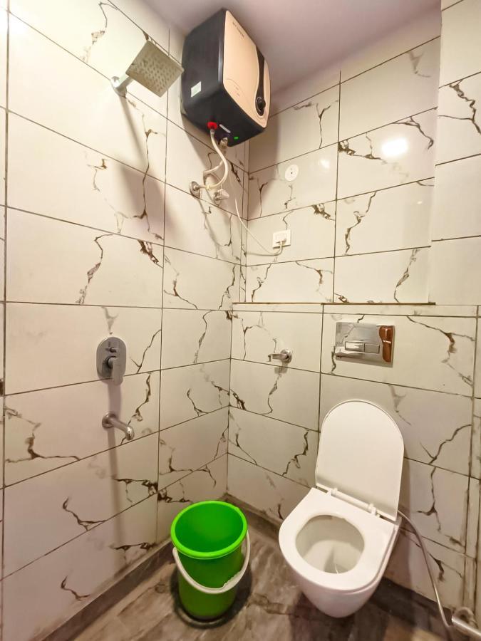 Hotel Azadpur Metro Station New Delhi